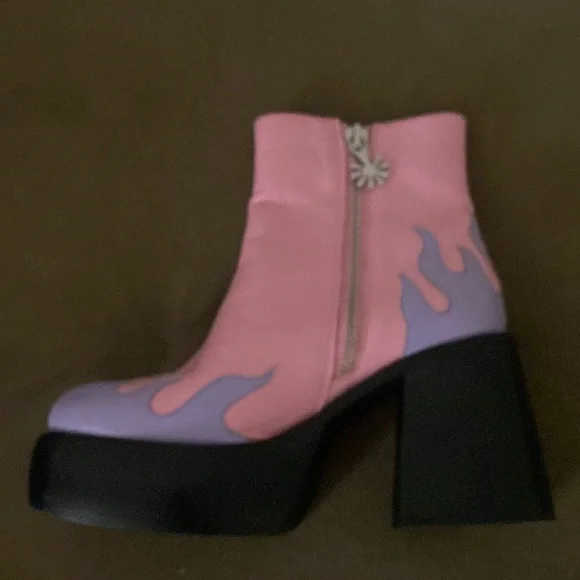 Halfpipe Hottie Platform Boots Delia’s By Dolls Kills - Picture 2 of 4